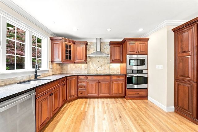 38 Cabral Dr, Middleton, MA 01949