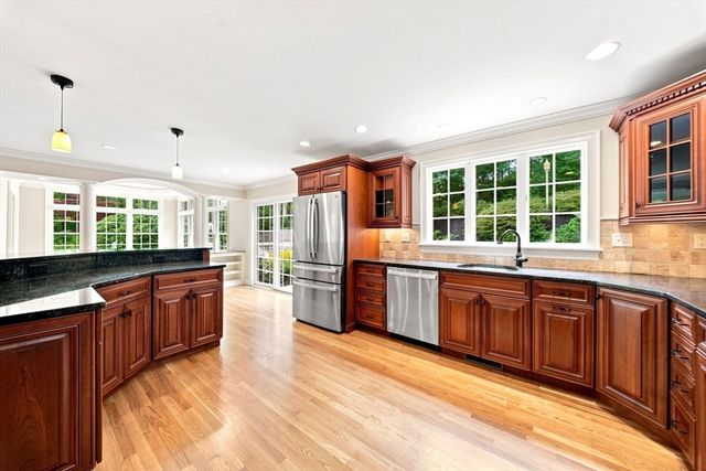38 Cabral Dr, Middleton, MA 01949