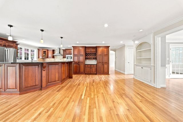 38 Cabral Dr, Middleton, MA 01949