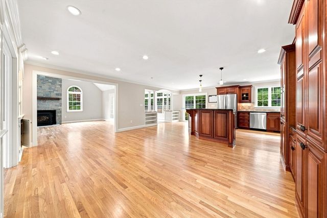 38 Cabral Dr, Middleton, MA 01949