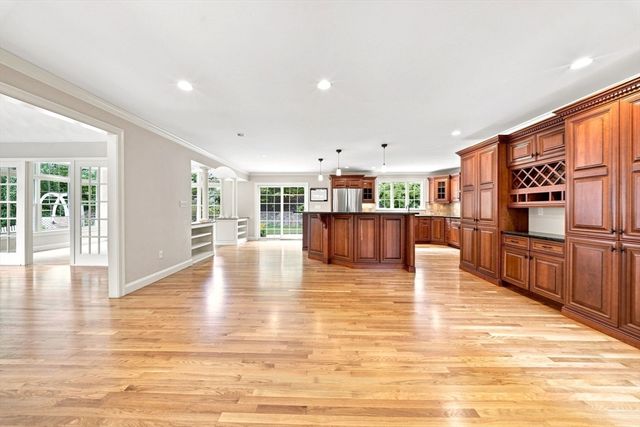 38 Cabral Dr, Middleton, MA 01949