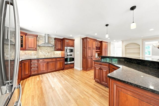 38 Cabral Dr, Middleton, MA 01949