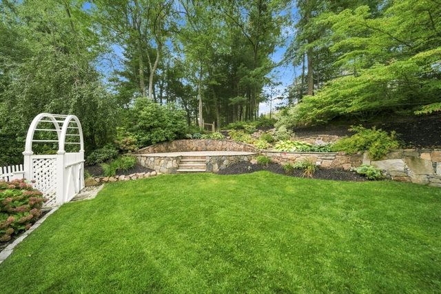 38 Cabral Dr, Middleton, MA 01949