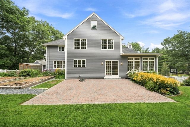 38 Cabral Dr, Middleton, MA 01949