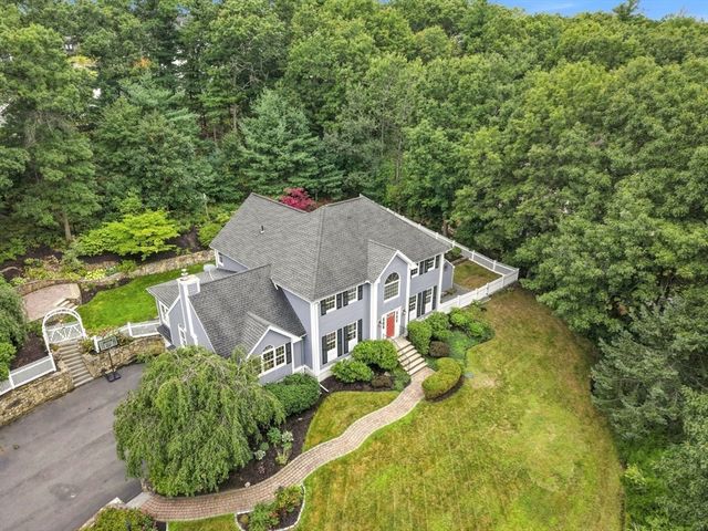 38 Cabral Dr, Middleton, MA 01949
