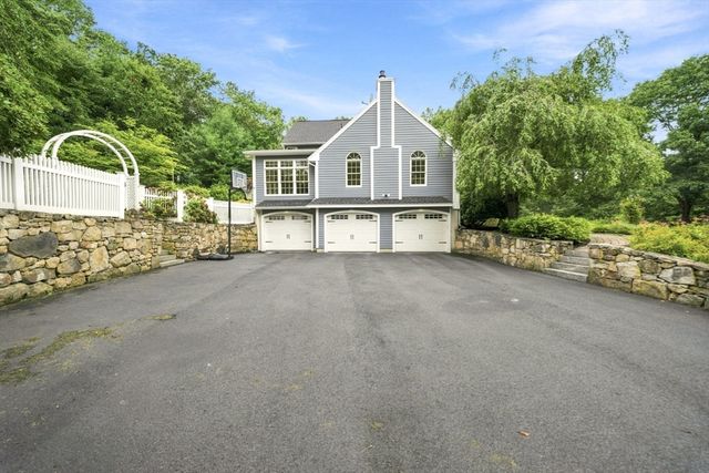 38 Cabral Dr, Middleton, MA 01949