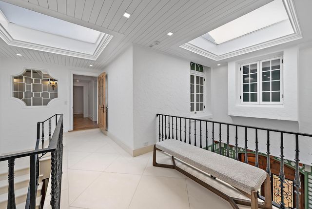 206 Phipps Plaza, Palm Beach, FL 33480