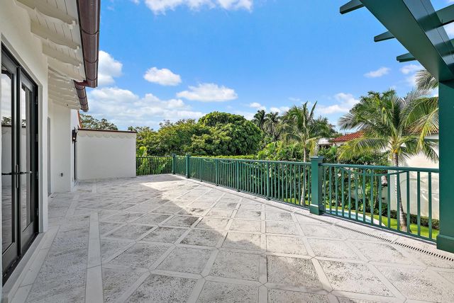 206 Phipps Plaza, Palm Beach, FL 33480