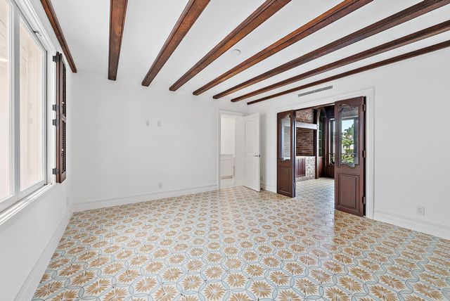 206 Phipps Plaza, Palm Beach, FL 33480