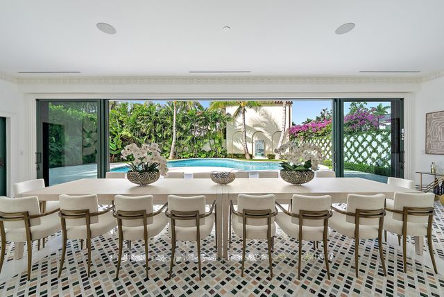 206 Phipps Plaza, Palm Beach, FL 33480