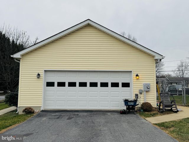 94 JAMES ST, Shenandoah Junction, WV 25442