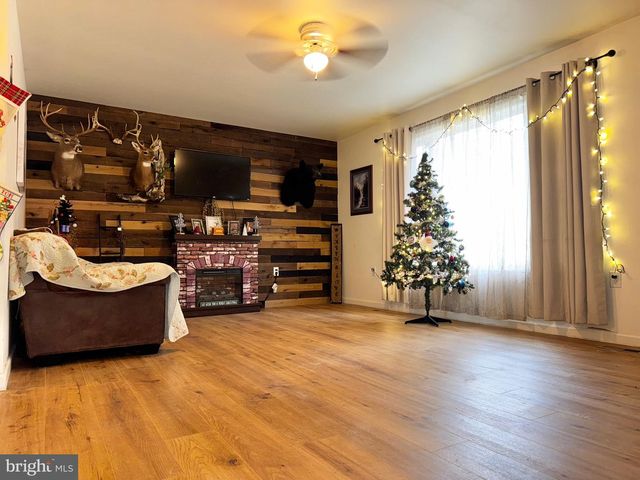 94 JAMES ST, Shenandoah Junction, WV 25442