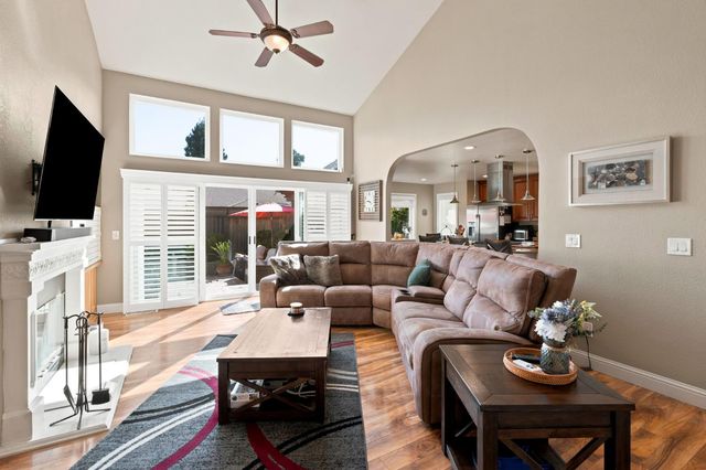 9075 Doncaster Ct, Elk Grove, CA 95624