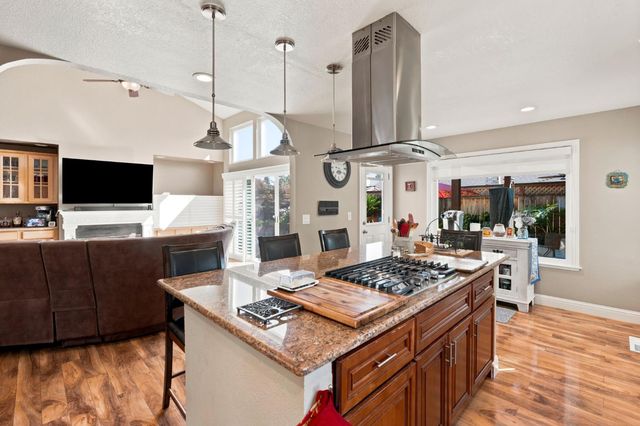 9075 Doncaster Ct, Elk Grove, CA 95624