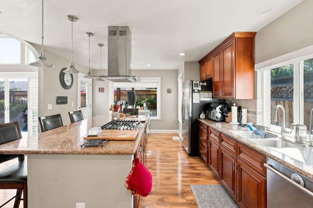 9075 Doncaster Ct, Elk Grove, CA 95624