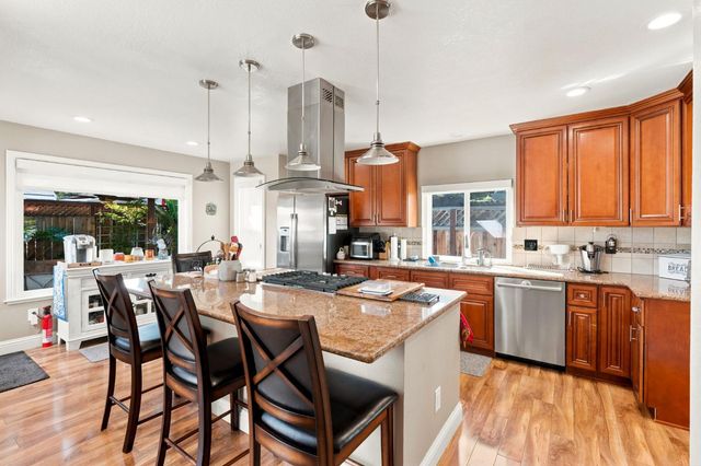 9075 Doncaster Ct, Elk Grove, CA 95624