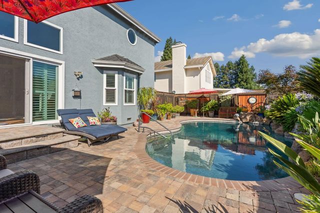 9075 Doncaster Ct, Elk Grove, CA 95624
