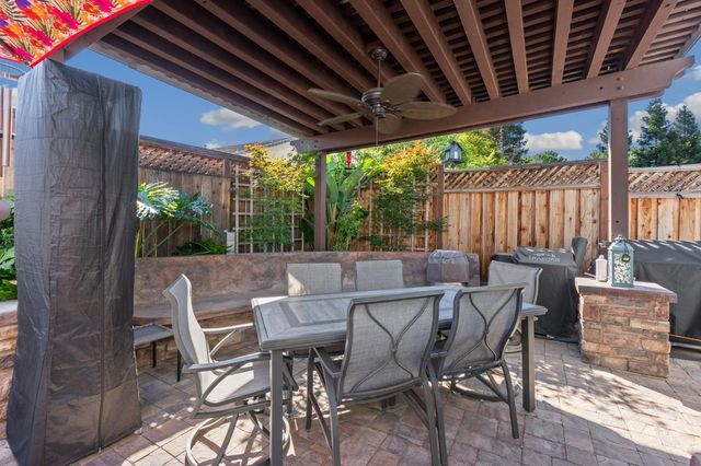 9075 Doncaster Ct, Elk Grove, CA 95624