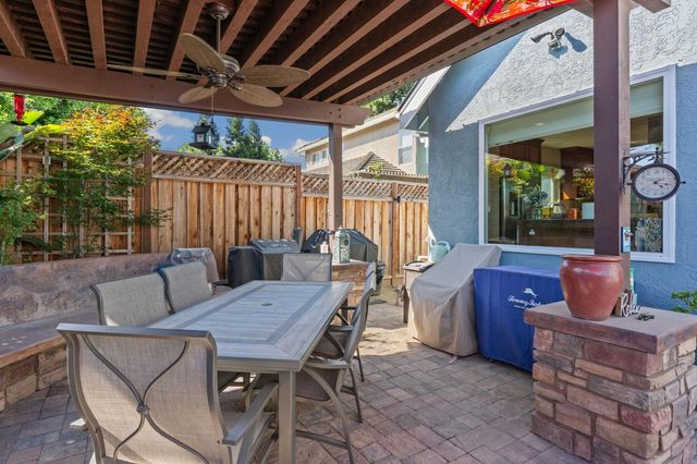 9075 Doncaster Ct, Elk Grove, CA 95624