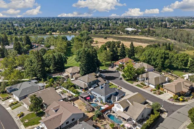 9075 Doncaster Ct, Elk Grove, CA 95624