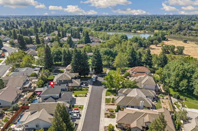 9075 Doncaster Ct, Elk Grove, CA 95624