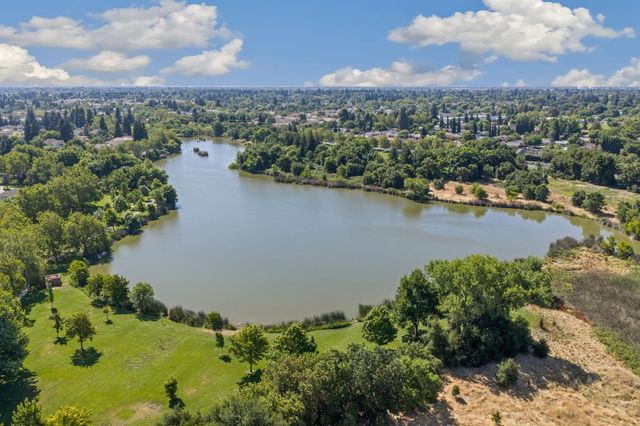 9075 Doncaster Ct, Elk Grove, CA 95624