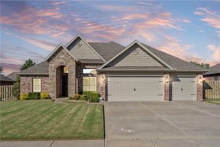 5702 S 63rd Street, Rogers, AR 72758