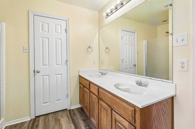 5609 Saddleback Road, Arlington, TX 76017