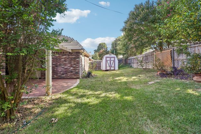 5609 Saddleback Road, Arlington, TX 76017
