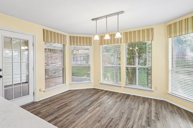 5609 Saddleback Road, Arlington, TX 76017