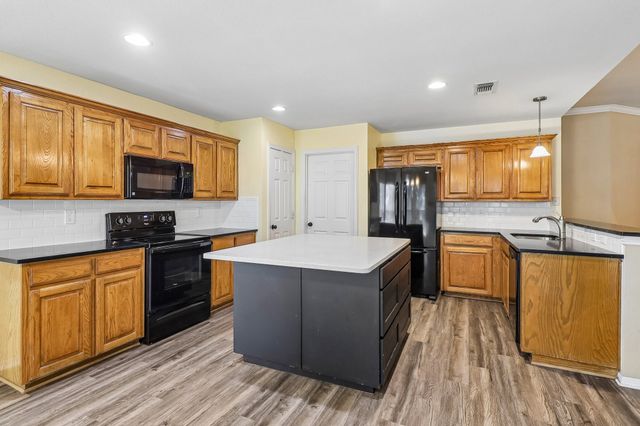 5609 Saddleback Road, Arlington, TX 76017