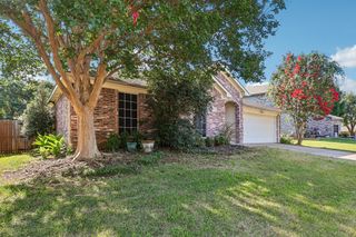 5609 Saddleback Road, Arlington, TX 76017