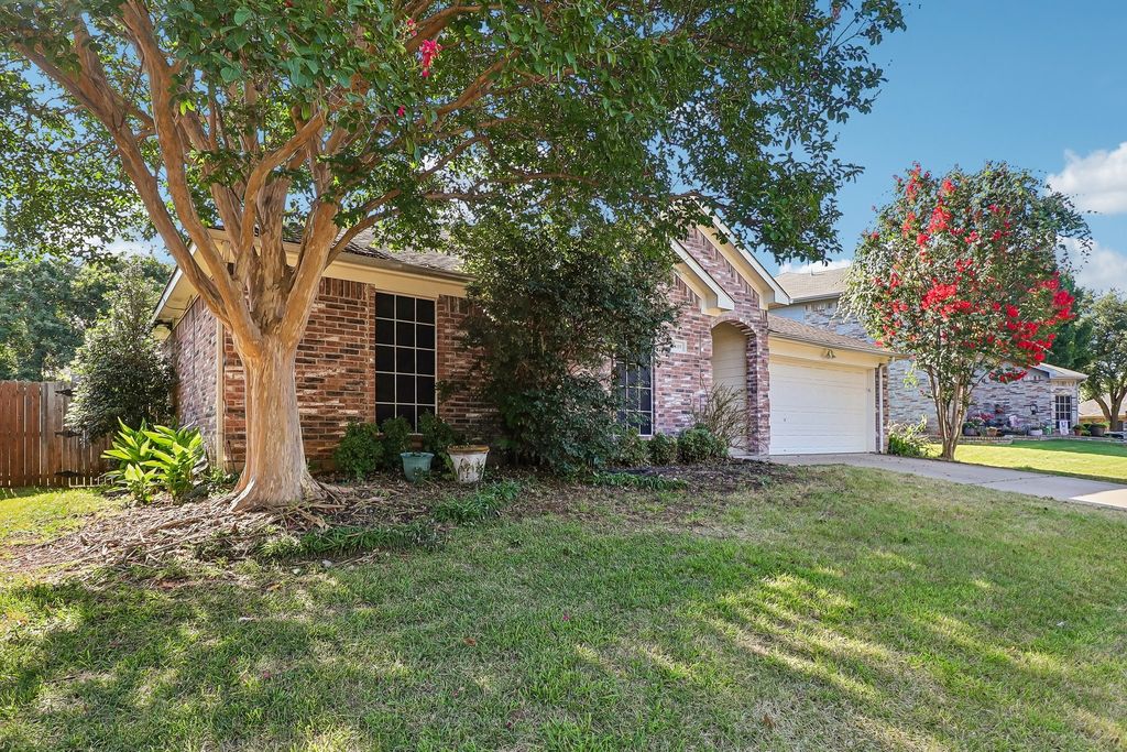 5609 Saddleback Road, Arlington, TX 76017
