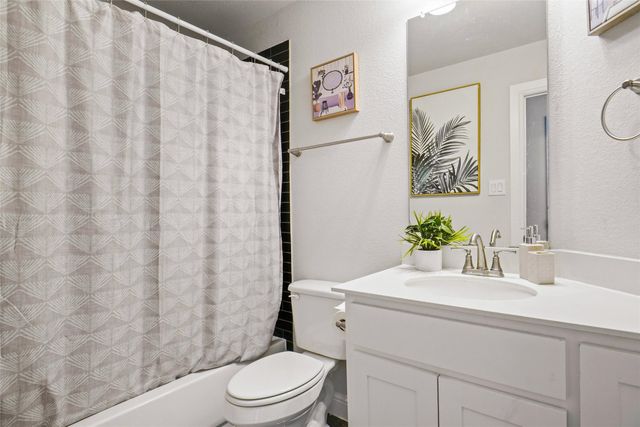 1237 Stagecoach Trail, Justin, TX 76247