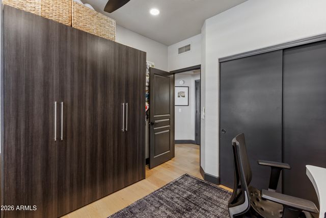 15221 N CLUBGATE Drive 2077, Scottsdale, AZ 85254
