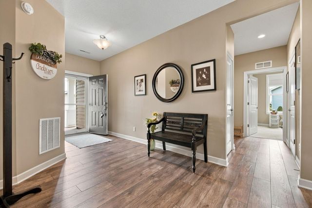 8275 Oakview Court N, Maple Grove, MN 55369