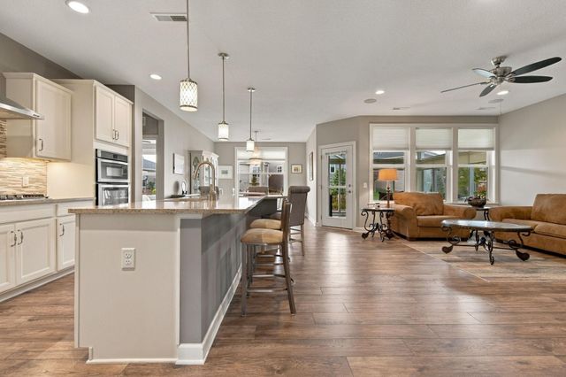 8275 Oakview Court N, Maple Grove, MN 55369