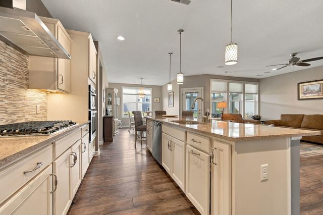 8275 Oakview Court N, Maple Grove, MN 55369