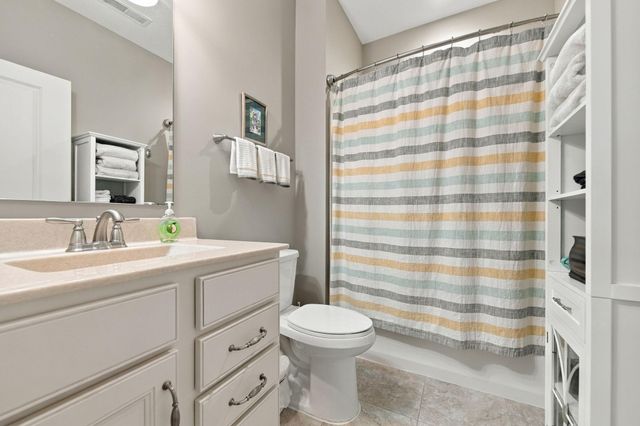8275 Oakview Court N, Maple Grove, MN 55369
