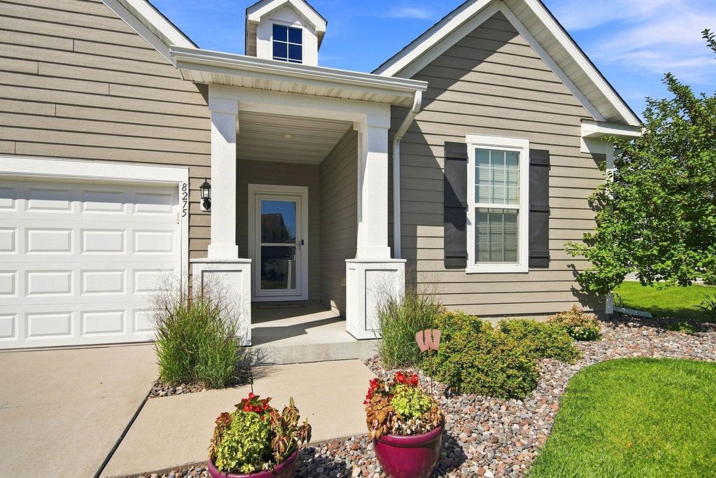 8275 Oakview Court N, Maple Grove, MN 55369 — photo 2