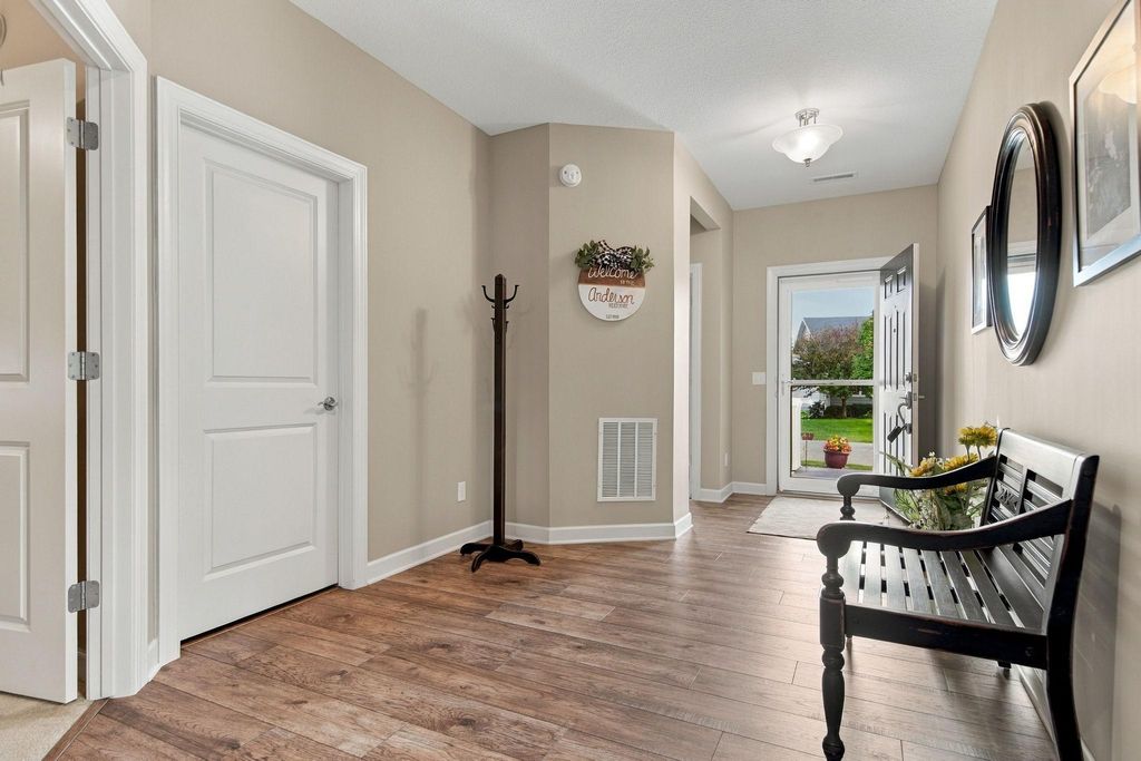 8275 Oakview Court N, Maple Grove, MN 55369 — photo 4