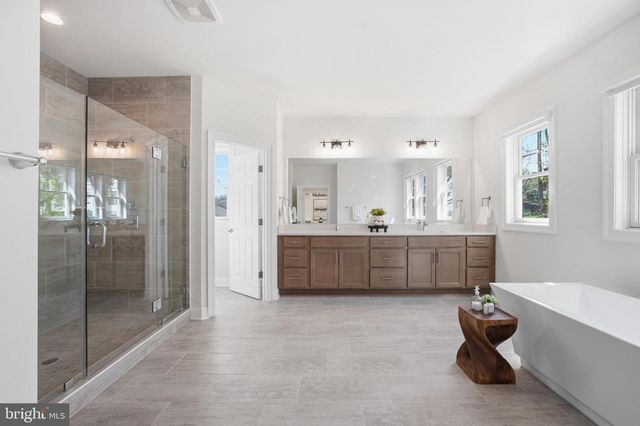 6203 MORI ST, Mclean, VA 22101