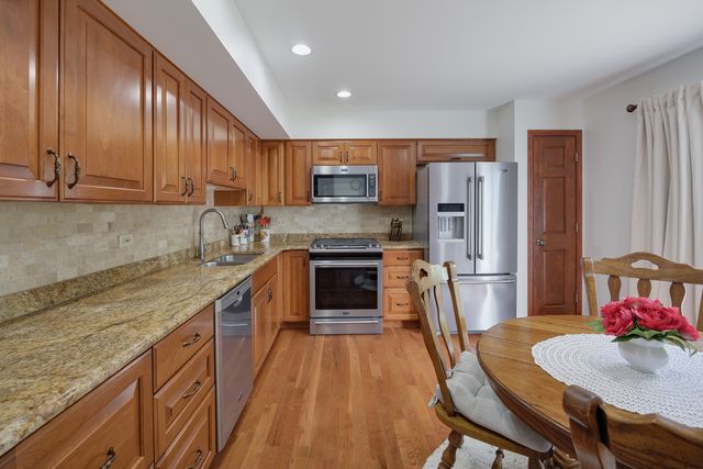 2426 Wild Cherry Court, Aurora, IL 60506
