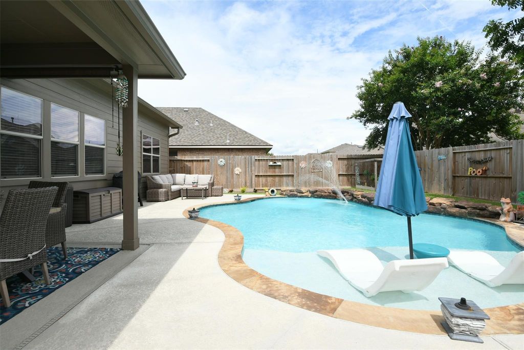 8918 Rollick Drive, Tomball, TX 77375