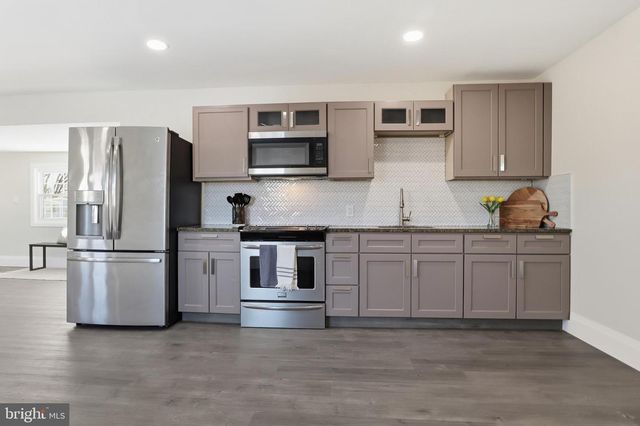 10 CARAVAN CT, Middletown, PA 17057