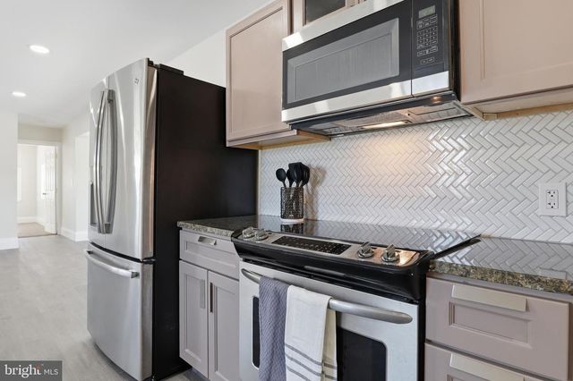 10 CARAVAN CT, Middletown, PA 17057