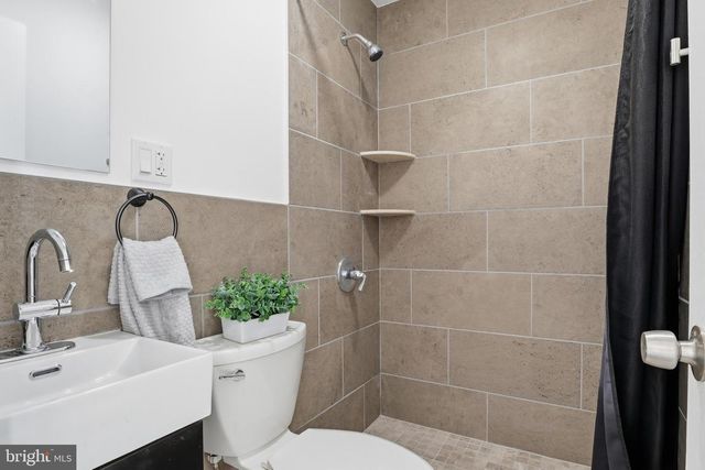 10 CARAVAN CT, Middletown, PA 17057