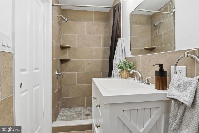 10 CARAVAN CT, Middletown, PA 17057