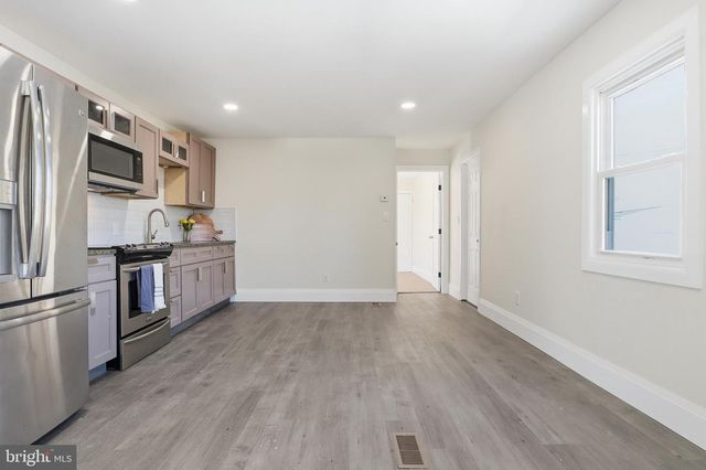 10 CARAVAN CT, Middletown, PA 17057