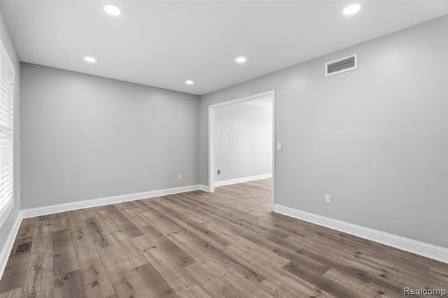 425 Lakes Edge Drive, Oxford, MI 48371